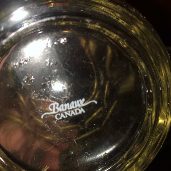 Two beer pint glasses with the Canadian emblem on them. No chips or cracks. - Picture 4 of 8